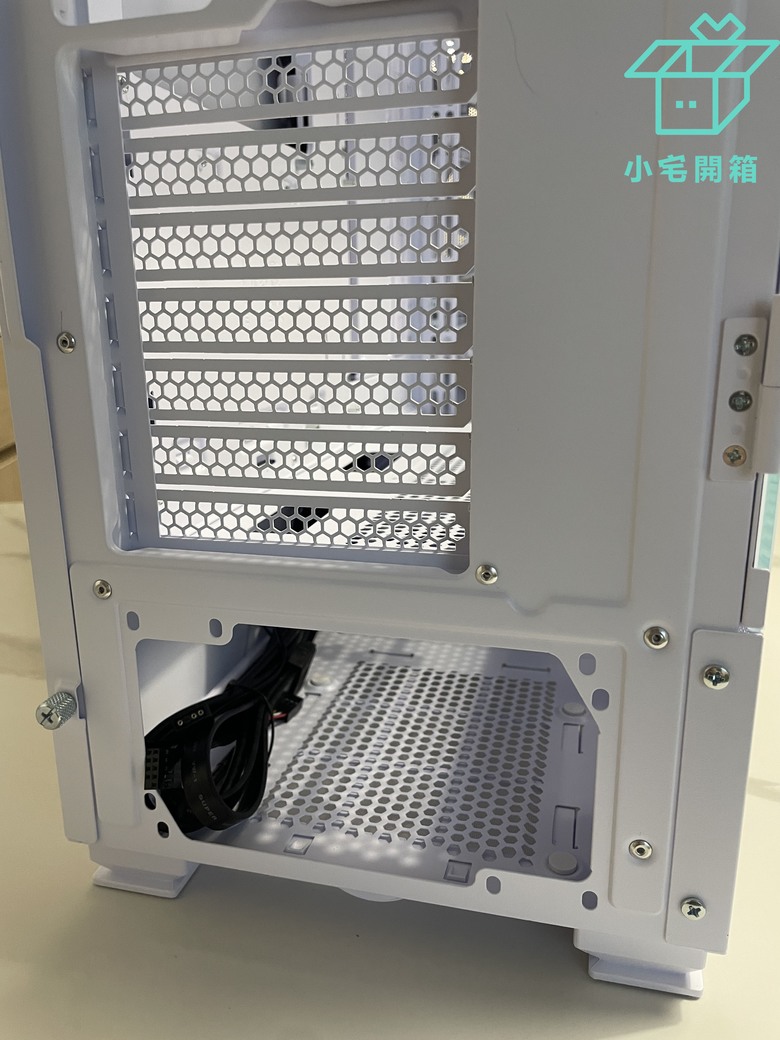 點我看大圖 【小宅開箱】經典再進化,君主SKY TWO GX機殼火熱開箱 "抽機殼"福利活動!!