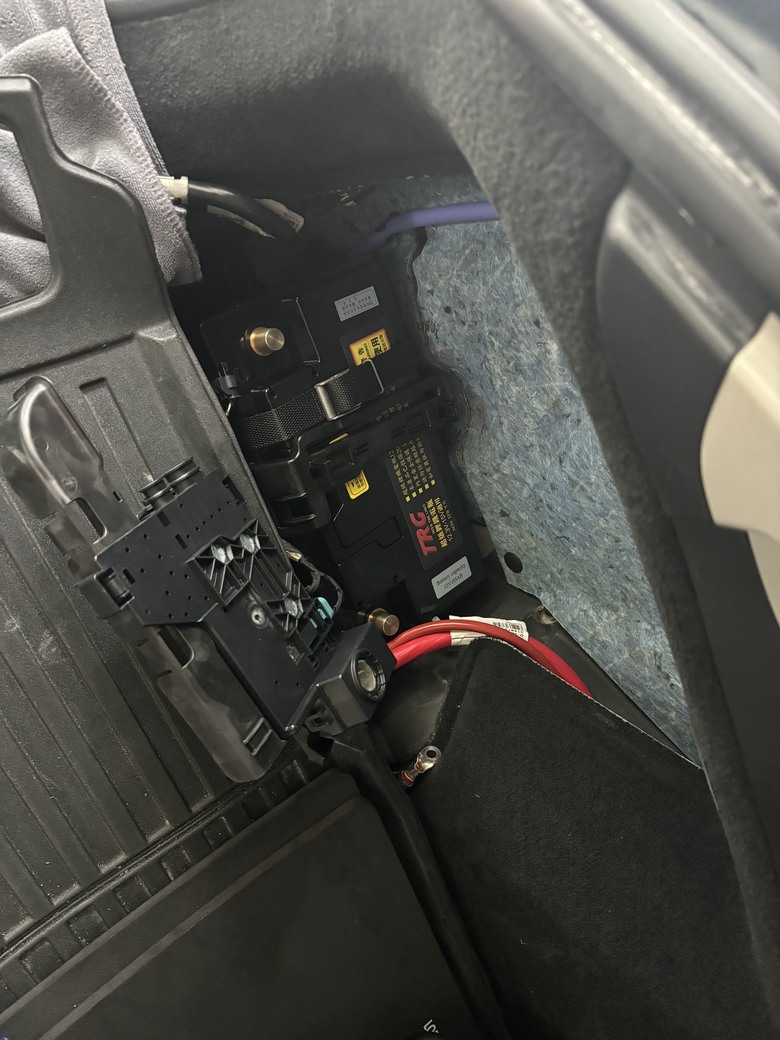 V90CC T6 Pro更換前後12V鋰鐵電池
