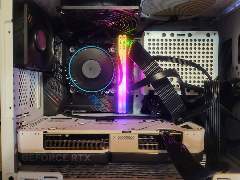 記憶體界的隱型戰鬥機 開箱十銓TeamGroup DELTA 炫光 RGB DDR5