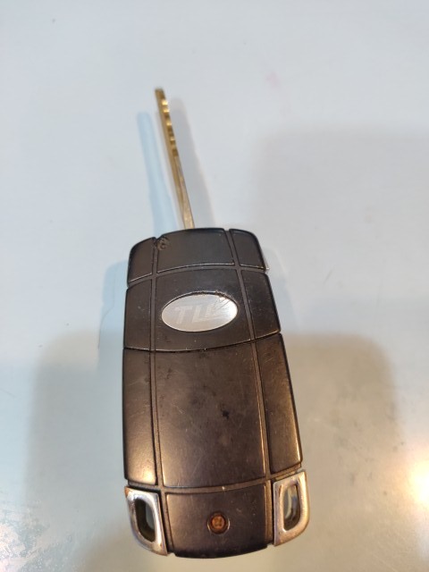 點我看大圖 外裝防盜器的遙控器疑問~