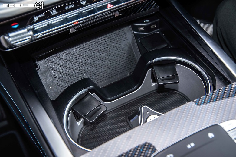 Mercedes-Benz大改款G-Class法國試駕|電動版顛覆傳統思維,越野、科技都充滿驚奇!