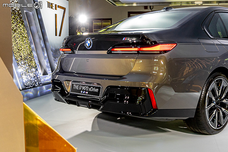 【採訪】BMW「i7 M70 xDrive」888 萬元上市 ,659hp、3.7 秒破百的超狂電動旗艦國內首度亮相!