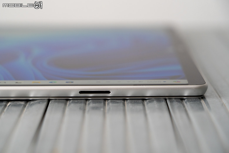 微軟 Surface Pro 10 商務版｜升級視訊品質與續航的 AI 二合一筆電！