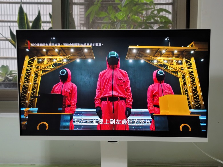 小房間視聽神器 LG 32SR83U智慧螢幕開箱