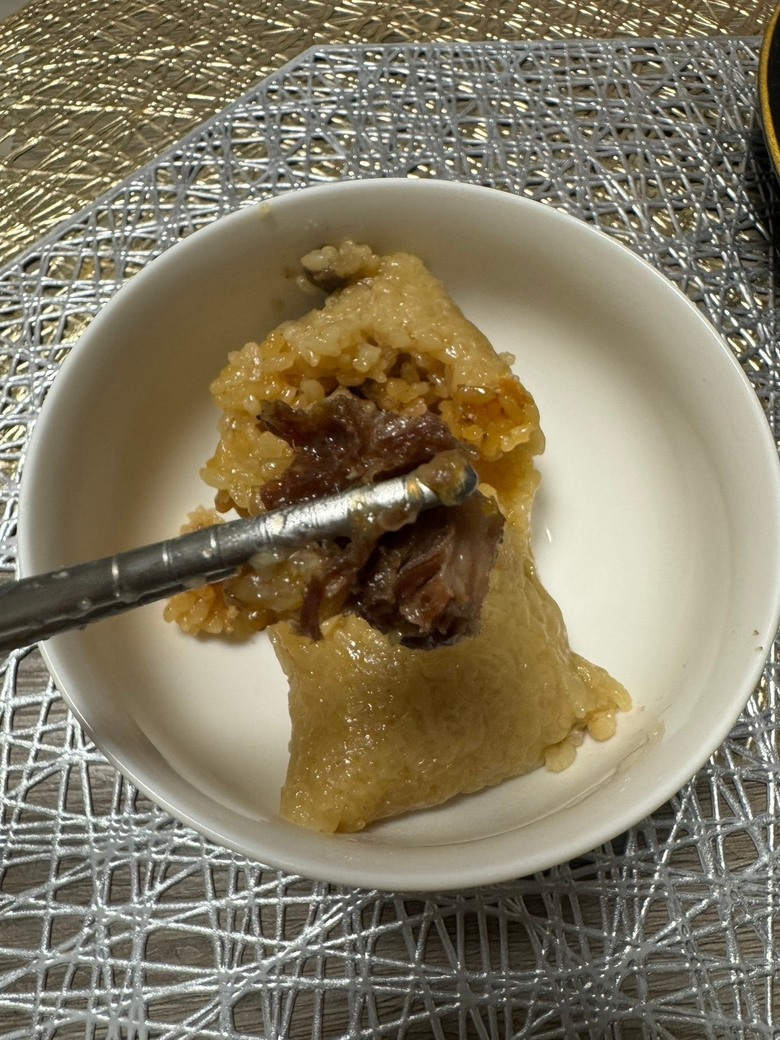 開箱今年收到的端午禮盒之二顆黑豬肉粽