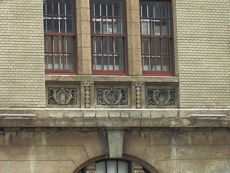 臺北府城北門、臺北郵局、撫臺街洋樓、博愛路街屋、三井舊倉庫、鐵道部廳舍與臺北工場 — 臺北建城140年登北門城樓與集章活動 & 週邊歷史景點巡禮
