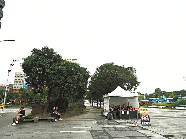 臺北府城北門、臺北郵局、撫臺街洋樓、博愛路街屋、三井舊倉庫、鐵道部廳舍與臺北工場 — 臺北建城140年登北門城樓與集章活動 & 週邊歷史景點巡禮