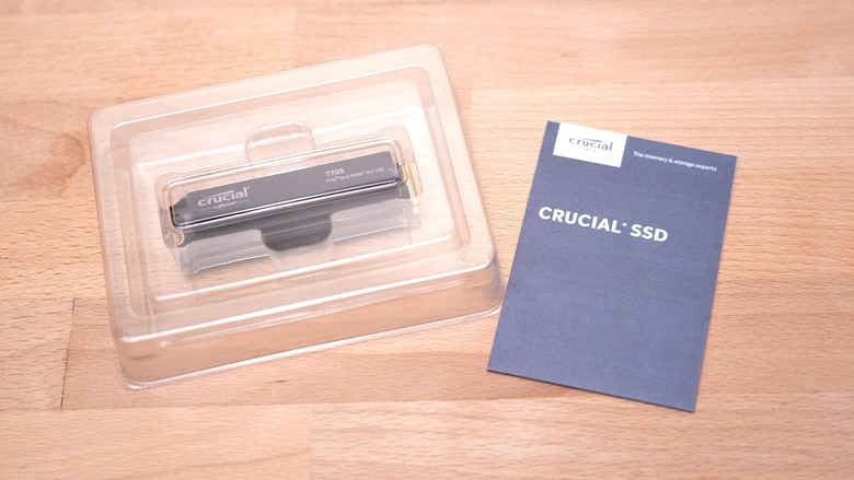 這就是 T0 級別的 SSD！Crucial T705 2TB PCIe Gen5 NVMe M.2 SSD with heatsink