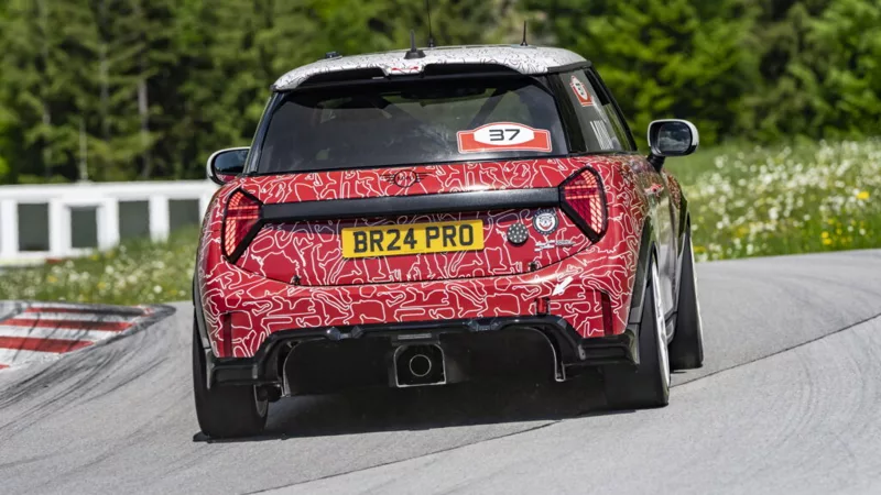 全新Mini John Cooper Works現身 將參加紐柏林24小時耐力賽！