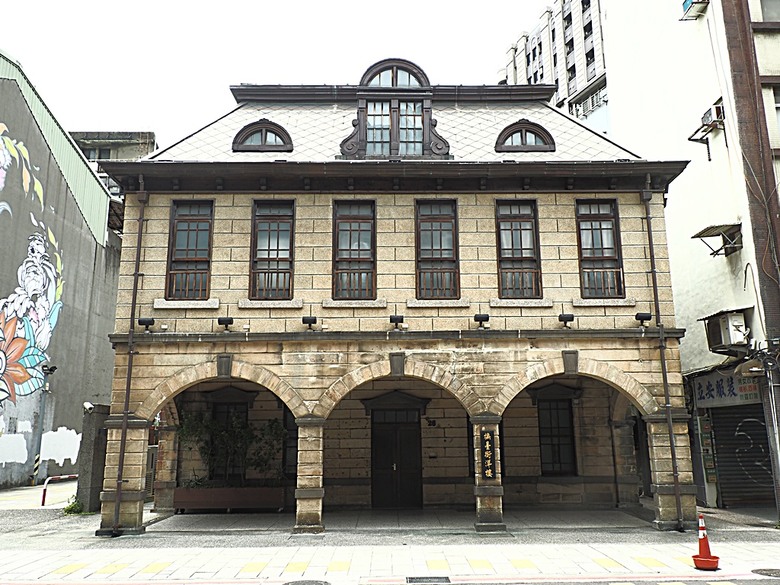 臺北府城北門、臺北郵局、撫臺街洋樓、博愛路街屋、三井舊倉庫、鐵道部廳舍與臺北工場 — 臺北建城140年登北門城樓與集章活動 & 週邊歷史景點巡禮
