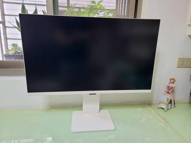 小房間視聽神器 LG 32SR83U智慧螢幕開箱