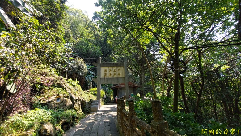 壯觀大岩壁,輕鬆健行獅山古道 獅頭山