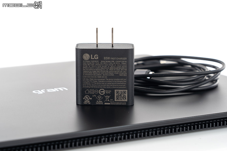 LG gram Pro 2-in-1 測試報告|最纖薄輕巧的 AI 翻轉觸控筆電!