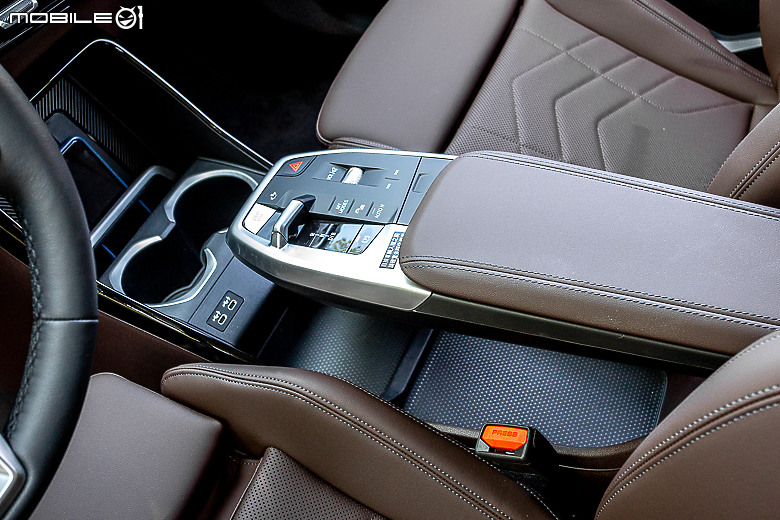 BMW iX1 xDrive30 xLine 試駕|讓人感覺直上純電也值得的車系販售主力!