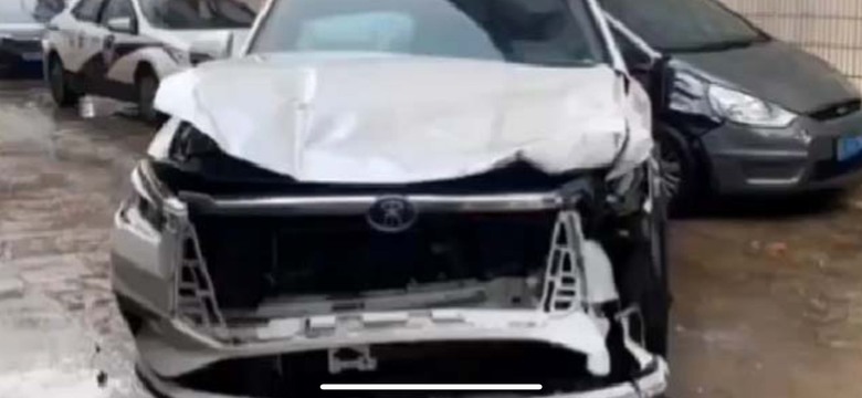 車主控比亞迪自行啟動並加速踩煞車沒用