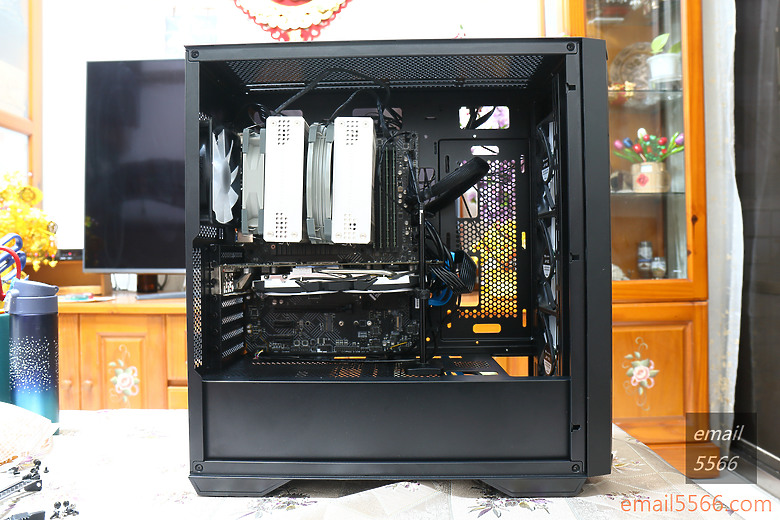 點我看大圖 COUGAR Uniface RGB中塔機殼 開箱-水冷支援/高效通風系統