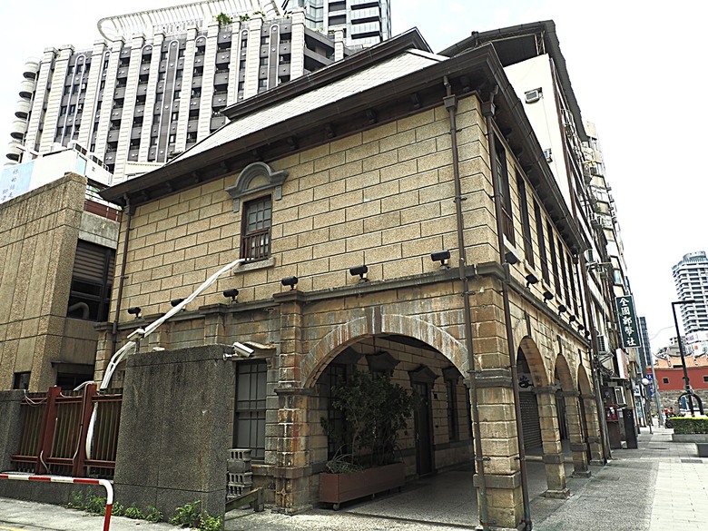 臺北府城北門、臺北郵局、撫臺街洋樓、博愛路街屋、三井舊倉庫、鐵道部廳舍與臺北工場 — 臺北建城140年登北門城樓與集章活動 & 週邊歷史景點巡禮