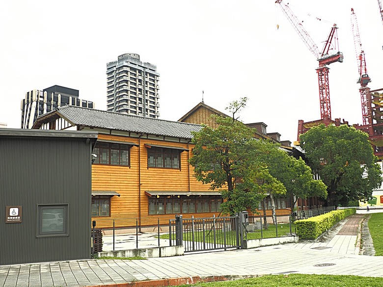 臺北府城北門、臺北郵局、撫臺街洋樓、博愛路街屋、三井舊倉庫、鐵道部廳舍與臺北工場 — 臺北建城140年登北門城樓與集章活動 & 週邊歷史景點巡禮