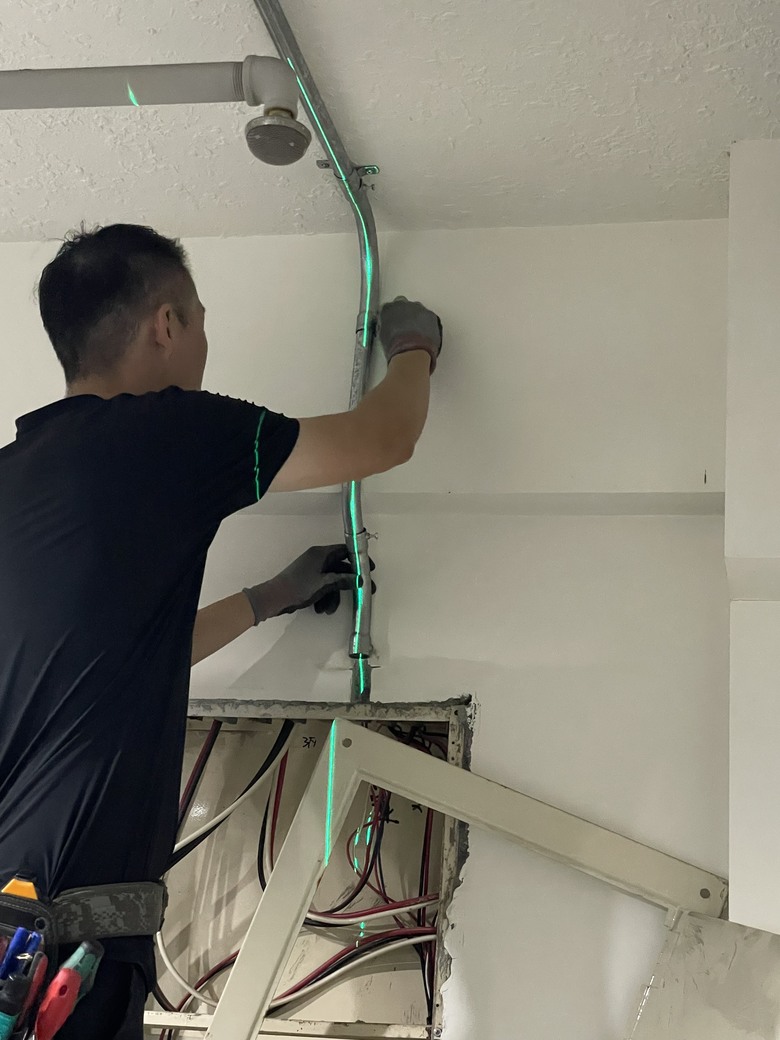 掰掰油車，迎接電車----Tesla Model S 簡單開箱