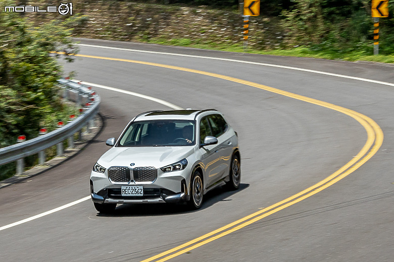 BMW iX1 xDrive30 xLine 試駕|讓人感覺直上純電也值得的車系販售主力!