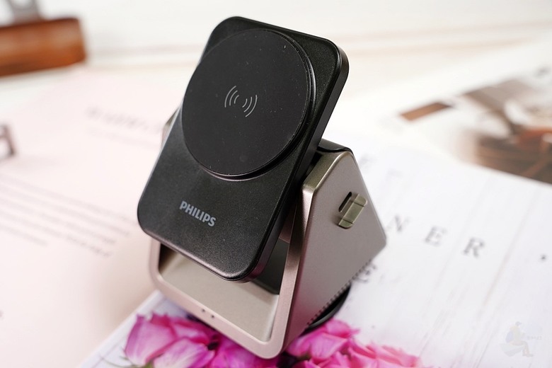 [開箱]PHILIPS 黑金剛三合一磁吸充電系列｜探索未來充電新趨勢，3 in 1『手機、手錶、耳機』同時無線充電