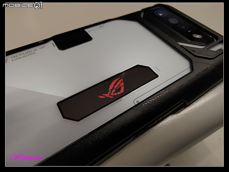 因為ZF7pro即將要掛了,所以我就跑去添購ROGphone...7U
