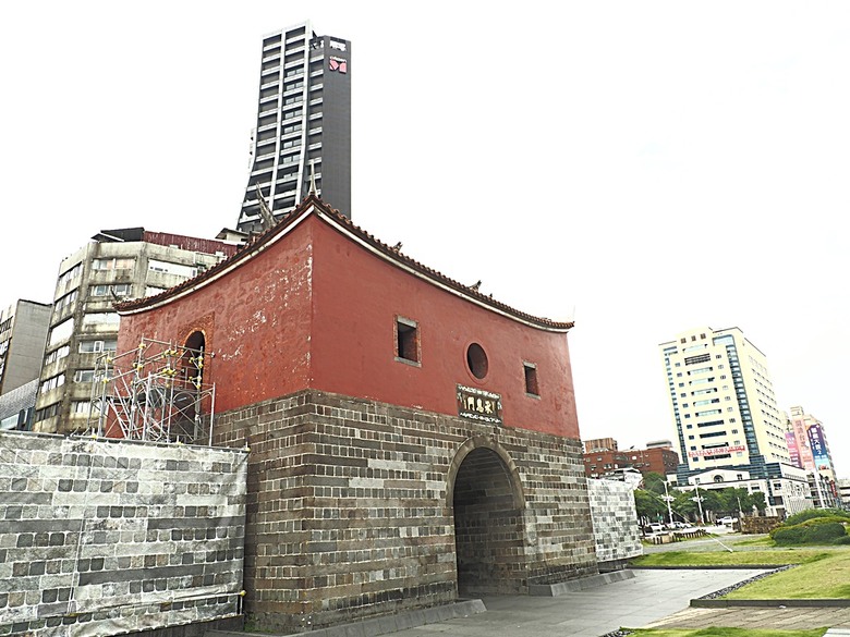 臺北府城北門、臺北郵局、撫臺街洋樓、博愛路街屋、三井舊倉庫、鐵道部廳舍與臺北工場 — 臺北建城140年登北門城樓與集章活動 & 週邊歷史景點巡禮