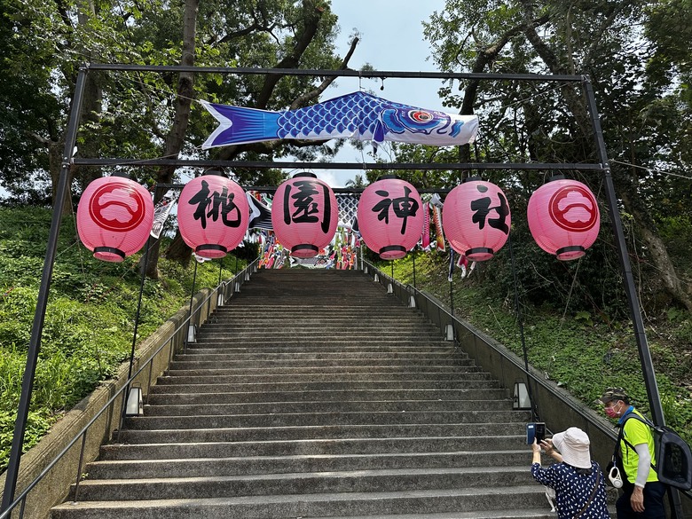 騎重機去神社