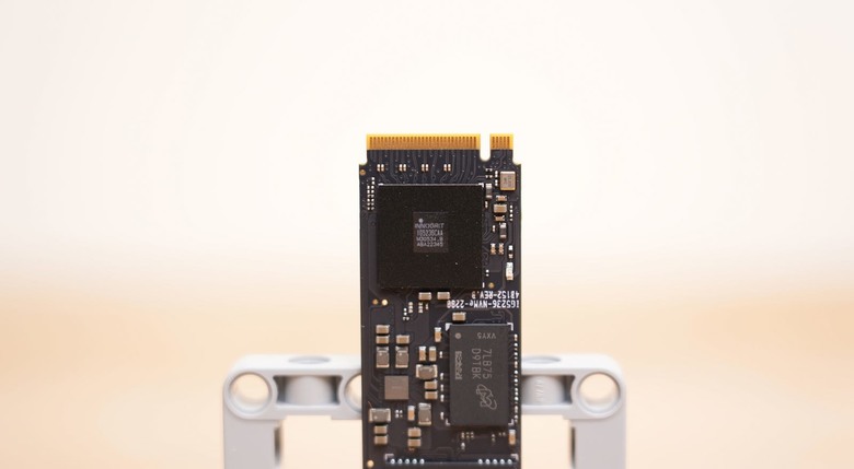 點我看大圖 鎖定 InnoGrit 主控晶片 SSD。TEAMGROUP G70 Pro 2TB PCIe Gen4 x4 SSD