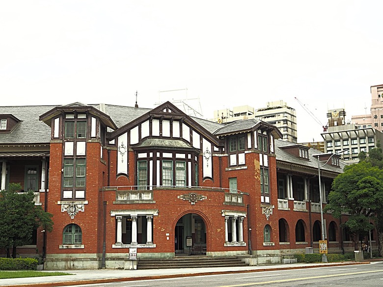 臺北府城北門、臺北郵局、撫臺街洋樓、博愛路街屋、三井舊倉庫、鐵道部廳舍與臺北工場 — 臺北建城140年登北門城樓與集章活動 & 週邊歷史景點巡禮