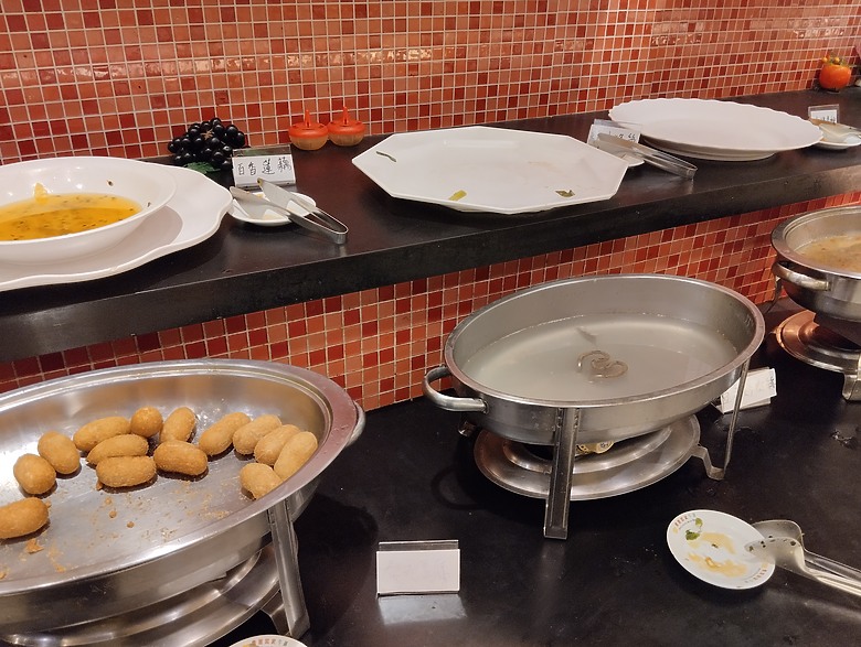 誤進一家「吧檯不出菜」的「吃到飽」餐廳...（有照片，要小心）
