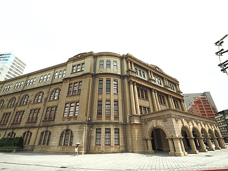 臺北府城北門、臺北郵局、撫臺街洋樓、博愛路街屋、三井舊倉庫、鐵道部廳舍與臺北工場 — 臺北建城140年登北門城樓與集章活動 & 週邊歷史景點巡禮