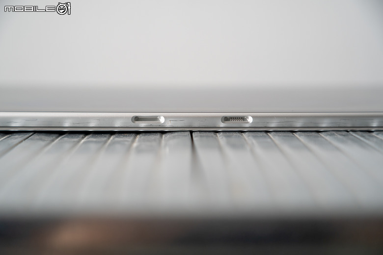 微軟 Surface Pro 10 商務版｜升級視訊品質與續航的 AI 二合一筆電！