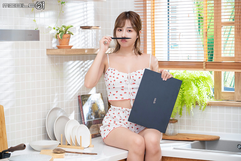 LG gram Pro 2-in-1 測試報告|最纖薄輕巧的 AI 翻轉觸控筆電!