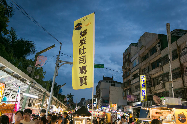 全台第一超狂爆漿吐司就在中壢夜市！藍帶主廚每日現作一口咬下香濃法式白醬美味瞬間爆發！保證一吃就上癮～新口味香緹Oreo又香又濃甜蜜不膩讓我又戀愛啦～～～