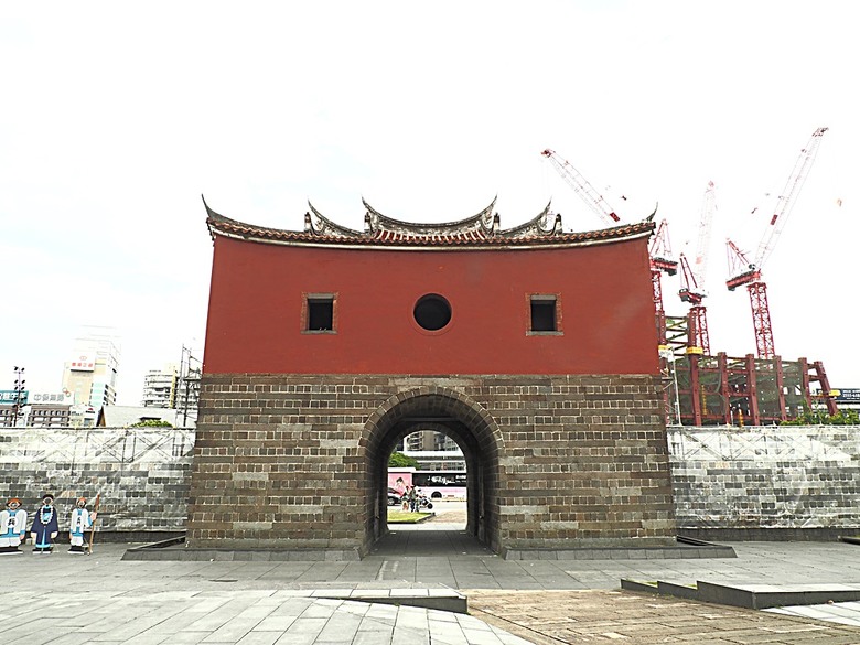 臺北府城北門、臺北郵局、撫臺街洋樓、博愛路街屋、三井舊倉庫、鐵道部廳舍與臺北工場 — 臺北建城140年登北門城樓與集章活動 & 週邊歷史景點巡禮