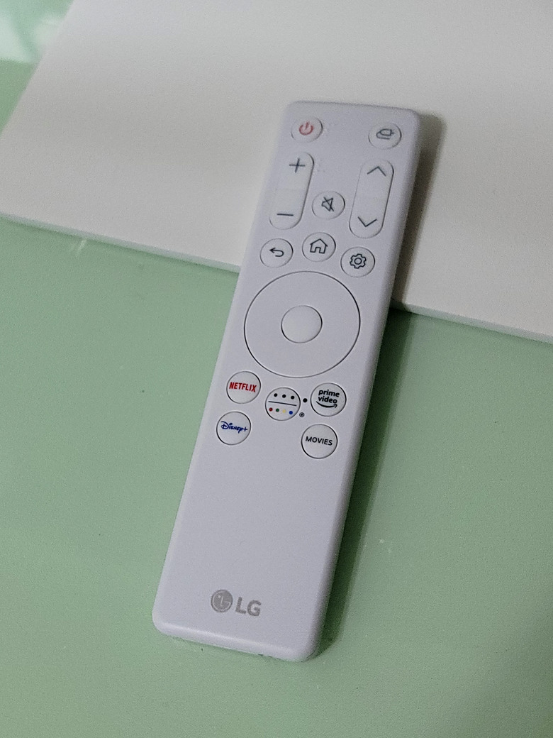 小房間視聽神器 LG 32SR83U智慧螢幕開箱