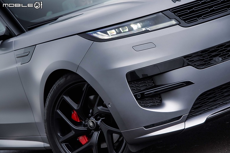 Range Rover Sport P400 Dynamic SE新年式試駕|內在微幅更新,極簡魅力依舊無與倫比!