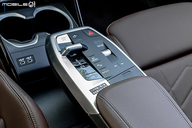 BMW iX1 xDrive30 xLine 試駕|讓人感覺直上純電也值得的車系販售主力!