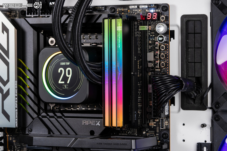 十銓 T-FORCE XTREEM ARGB DDR5-8000 記憶體開箱實測 加入大面積燈效設計與高速傳輸搭配