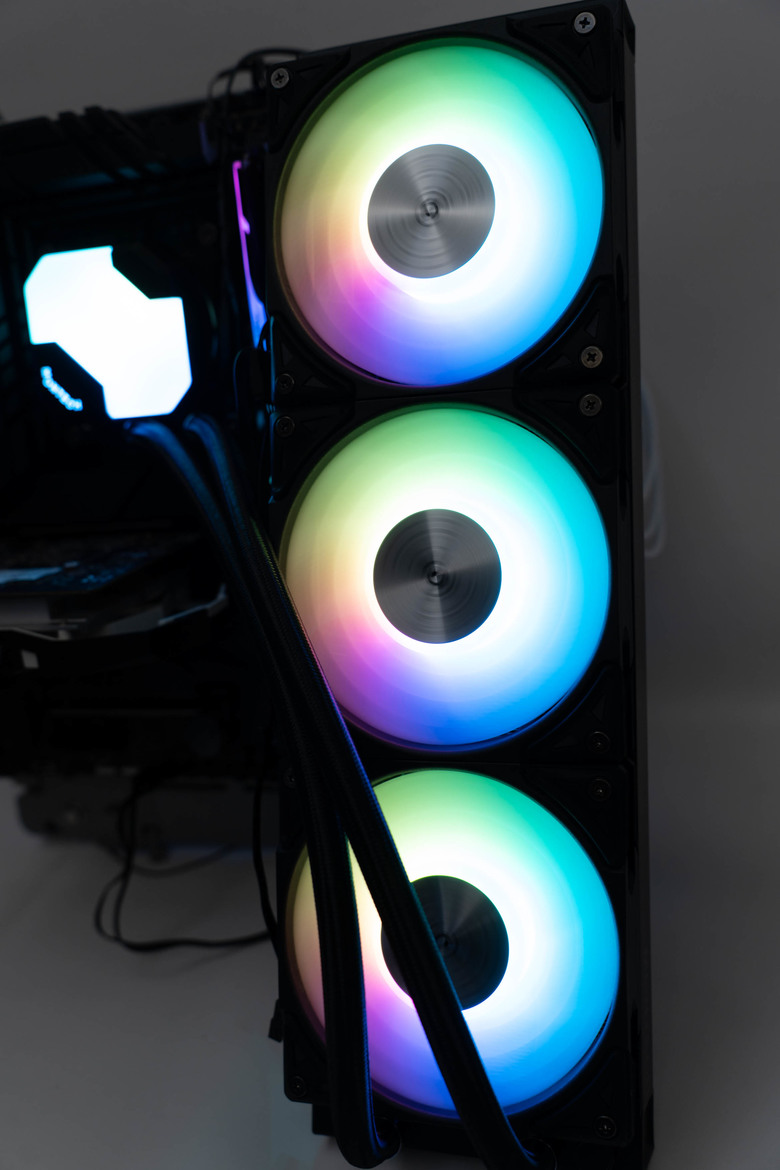 [開箱] 挑戰CP值的極致 君主HyperFlow 360水冷
