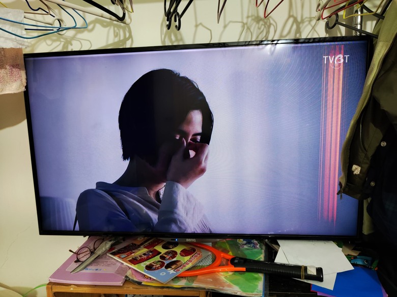 請問電視這樣還值得修嗎？