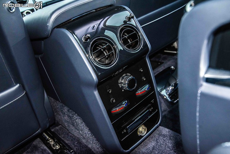Rolls-Royce Black Badge Cullinan Blue Shadow試駕|極致工藝無與倫比,彰顯全台唯一的霸氣!