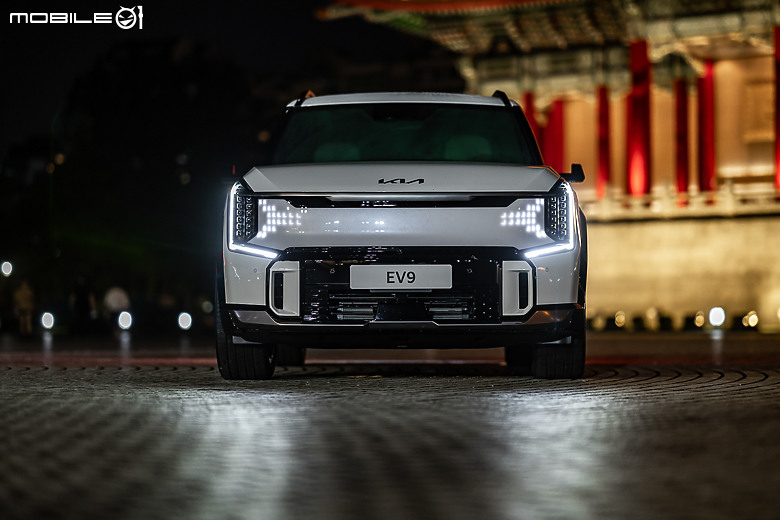 【採訪】Kia EV9 雙車型 279.9、299.9 萬元正式上市,GT-line 較預售新增「熱泵系統」及「 進階型遙控智慧停車」等配備!