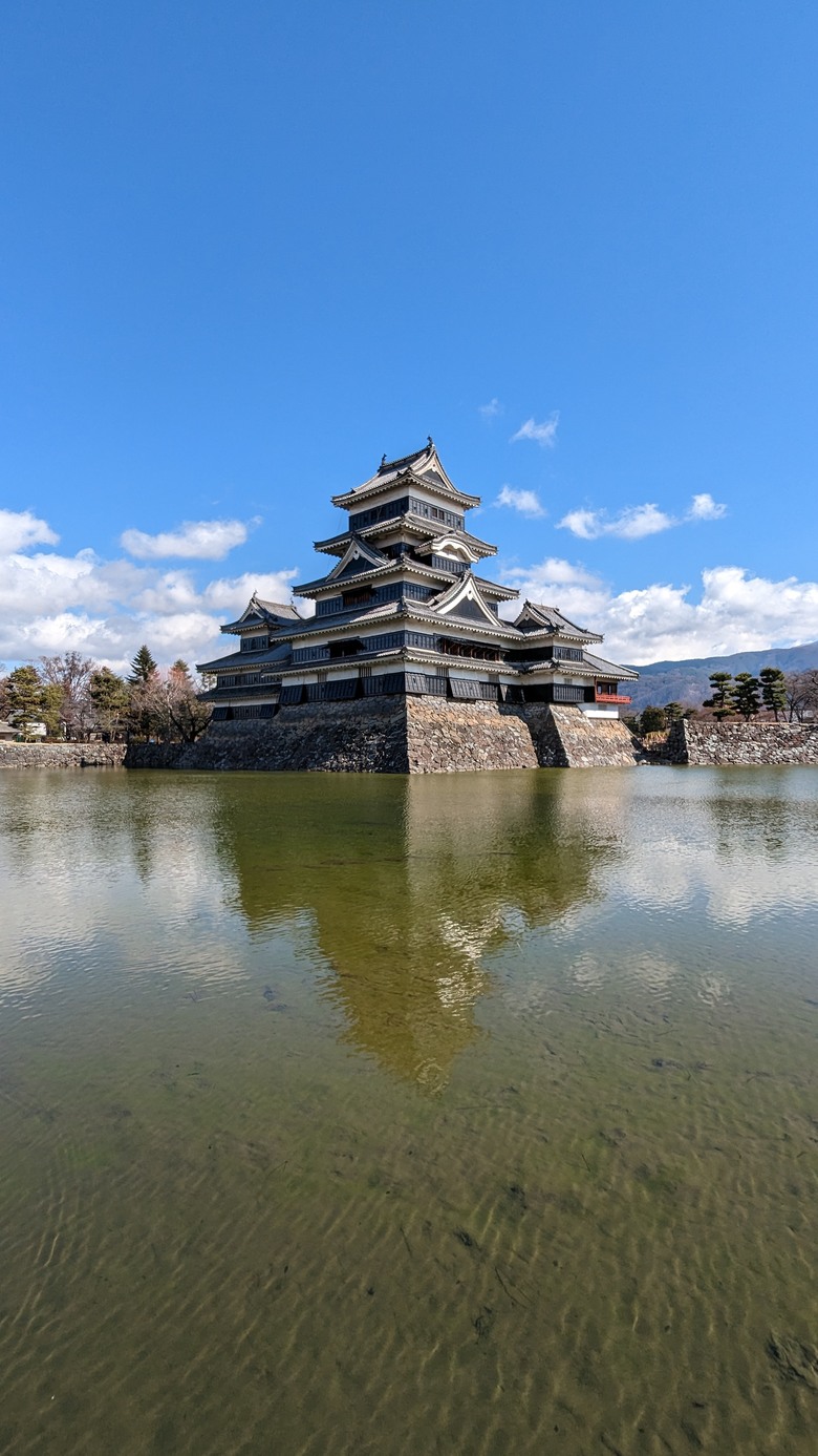 點我看大圖 松本城--日本國寶。日本百大名城。