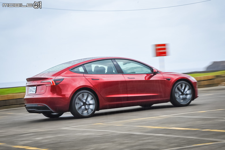 Tesla Model 3 煥新版試駕|雖然介面更簡化但仍是高性價比的一時之選!