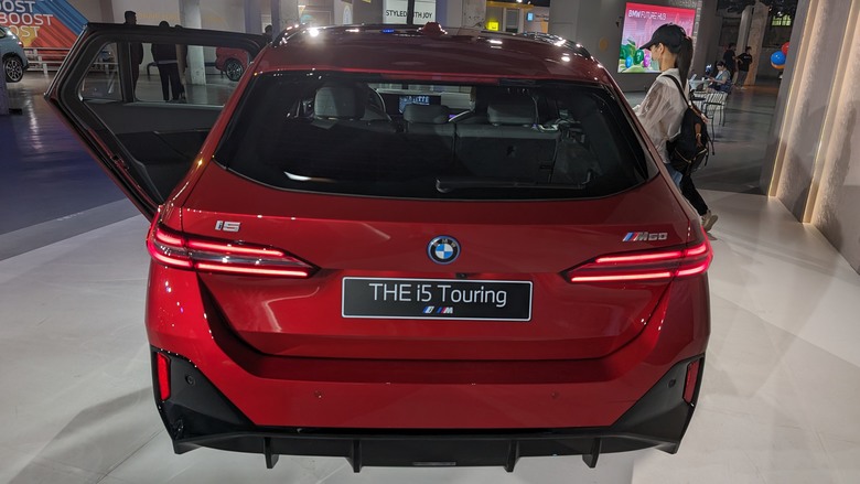 參訪華山BMW Future Hub電能領域, 看到最美的旅行車BMW i5 Touring