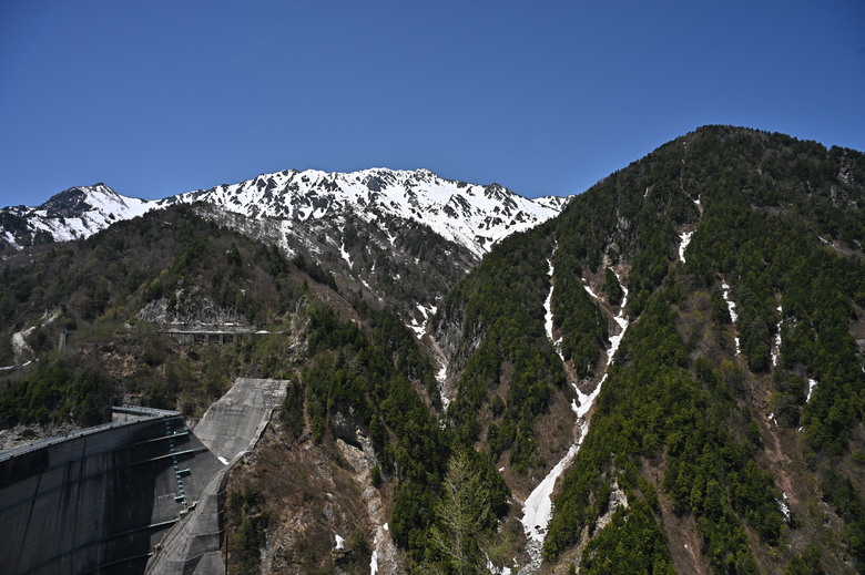 白雪皚皚的立山黑部與鬱鬱葱葱的上高地散步之旅-上