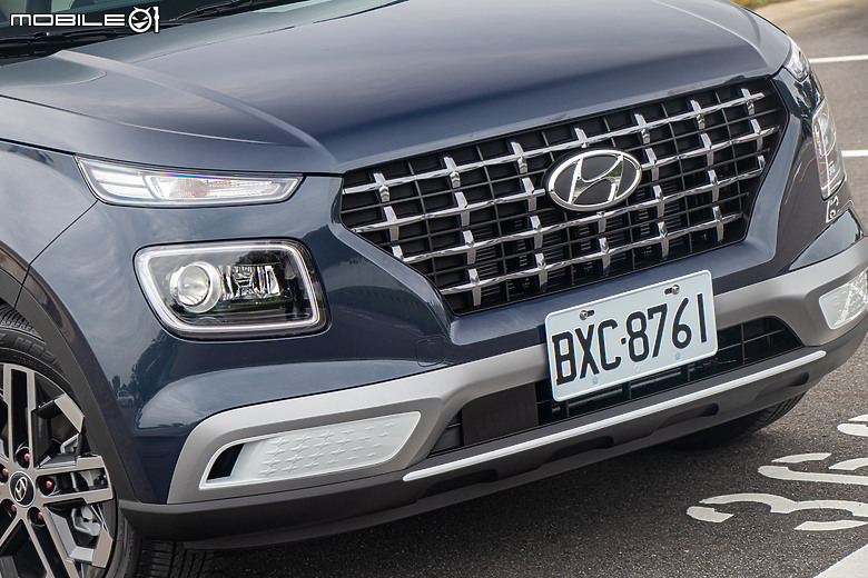 Hyundai Venue 小改款試駕｜補齊ACC是重點，但凌駕同級的動態表現更是賣點！
