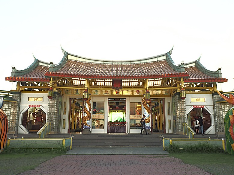 玻璃媽祖廟-台灣護聖宮、臺灣玻璃館、白蘭氏健康博物館、緞帶王觀光工廠、卷木生活館,外掛大埔鐵板燒 — 「2024鹿港慶端陽」活動之三 — 彰濱工業區觀光工廠群